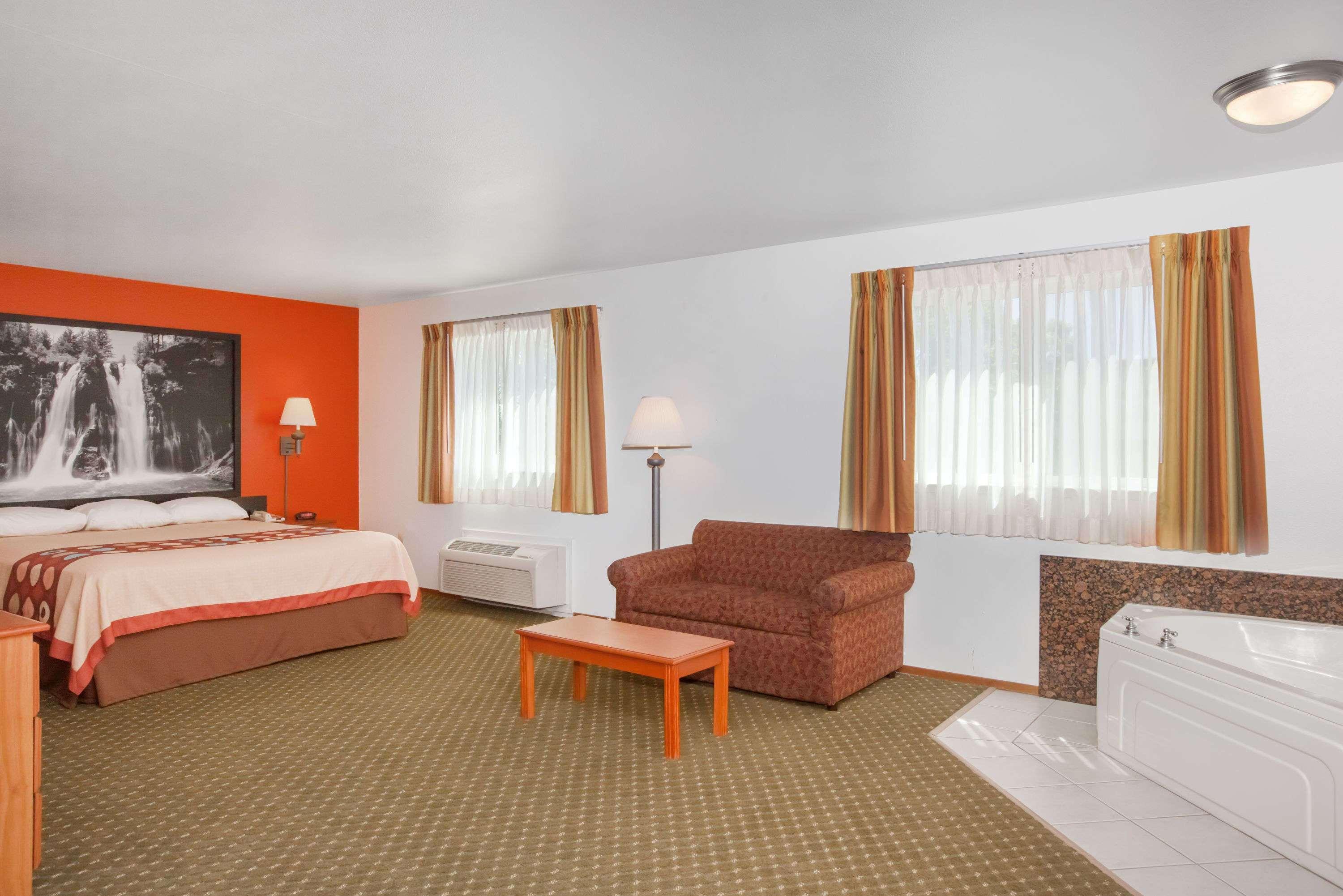 Super 8 By Wyndham Cloverdale Wine Country מראה חיצוני תמונה