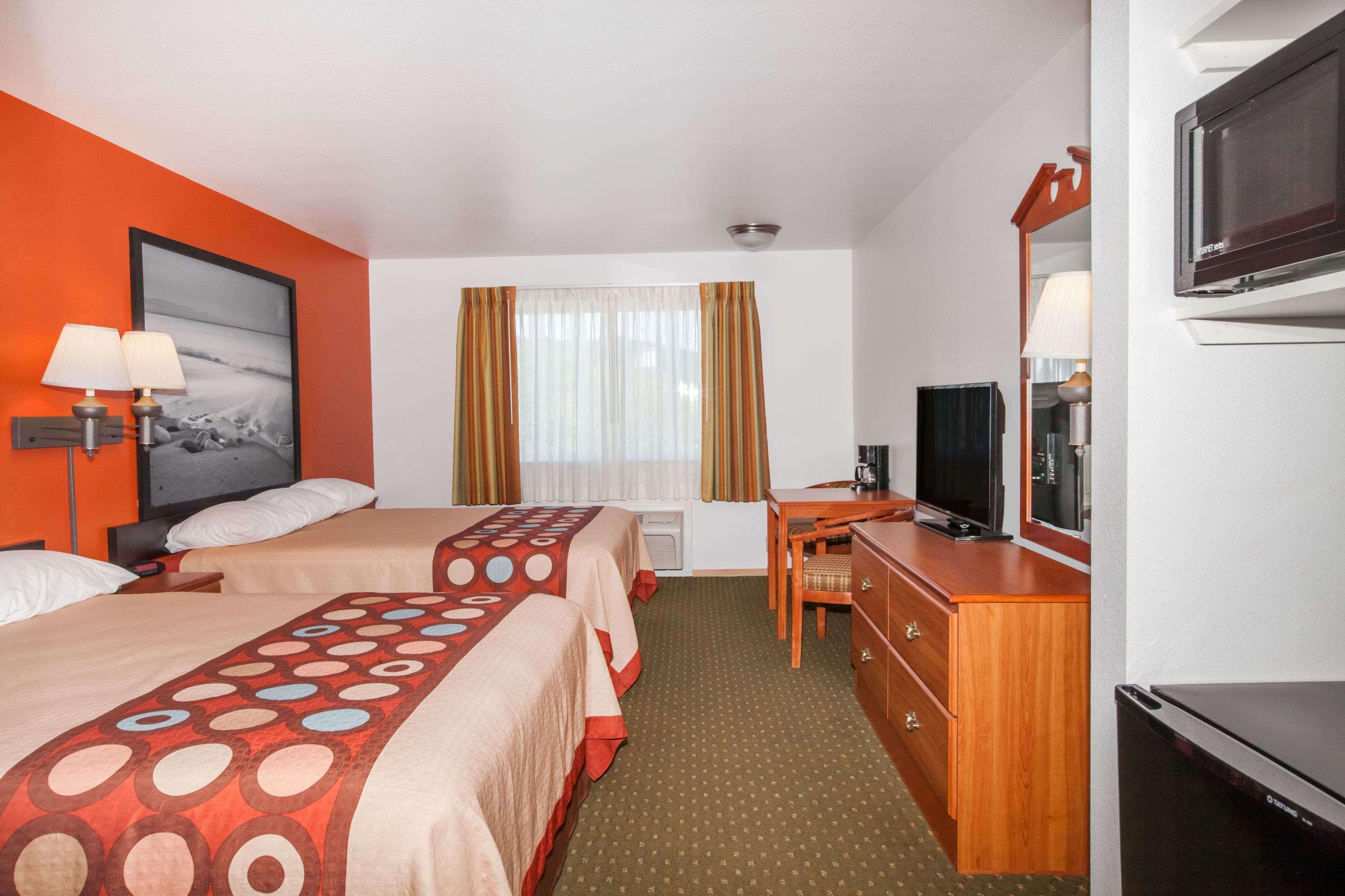 Super 8 By Wyndham Cloverdale Wine Country מראה חיצוני תמונה