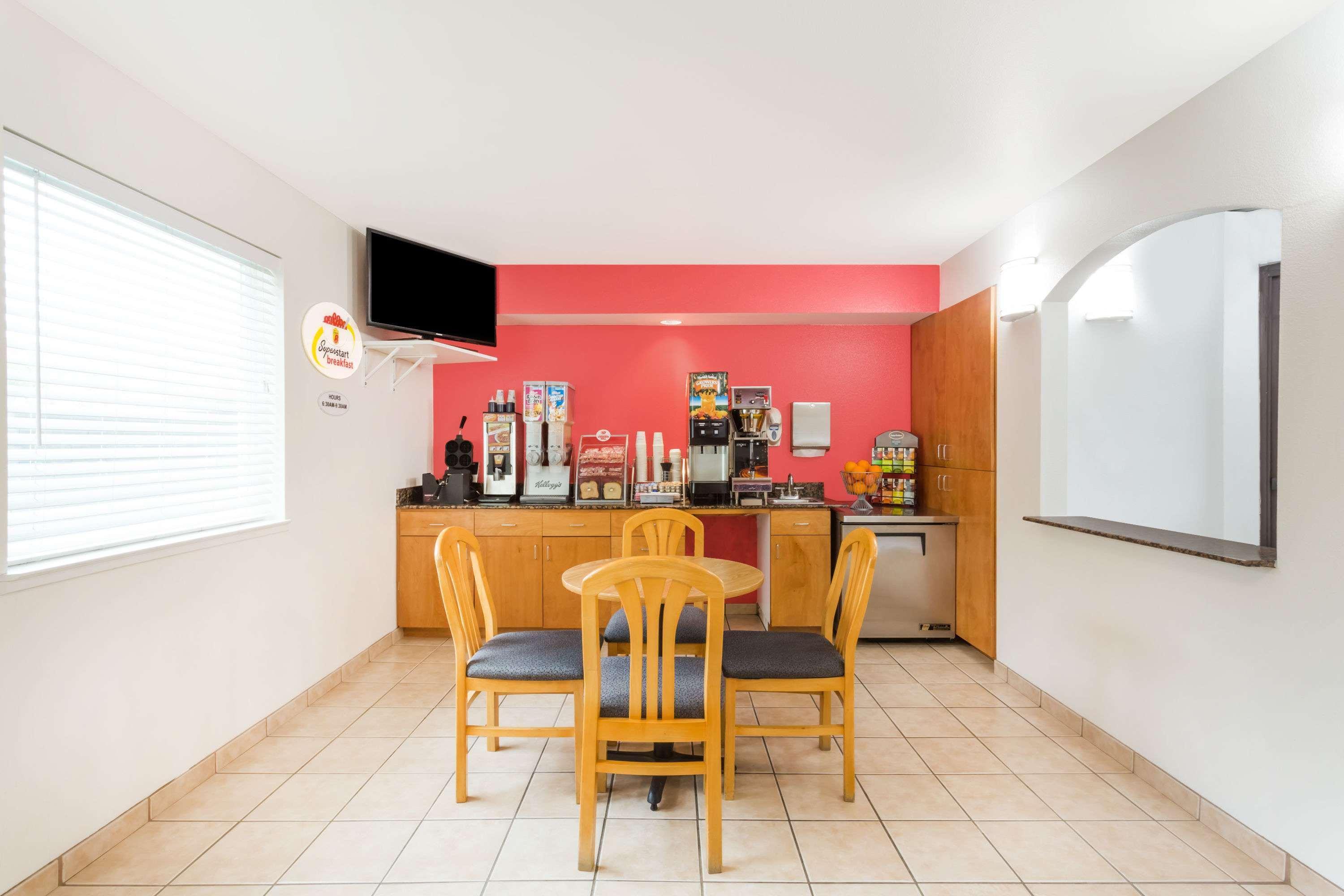 Super 8 By Wyndham Cloverdale Wine Country מראה חיצוני תמונה