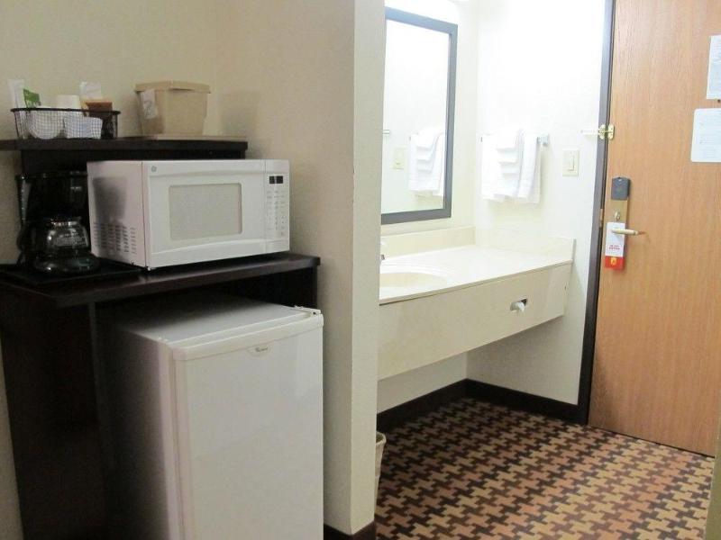 Super 8 By Wyndham Cloverdale Wine Country מראה חיצוני תמונה