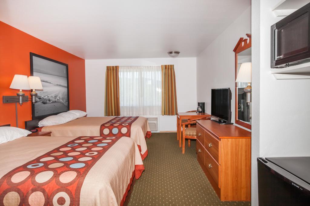 Super 8 By Wyndham Cloverdale Wine Country מראה חיצוני תמונה