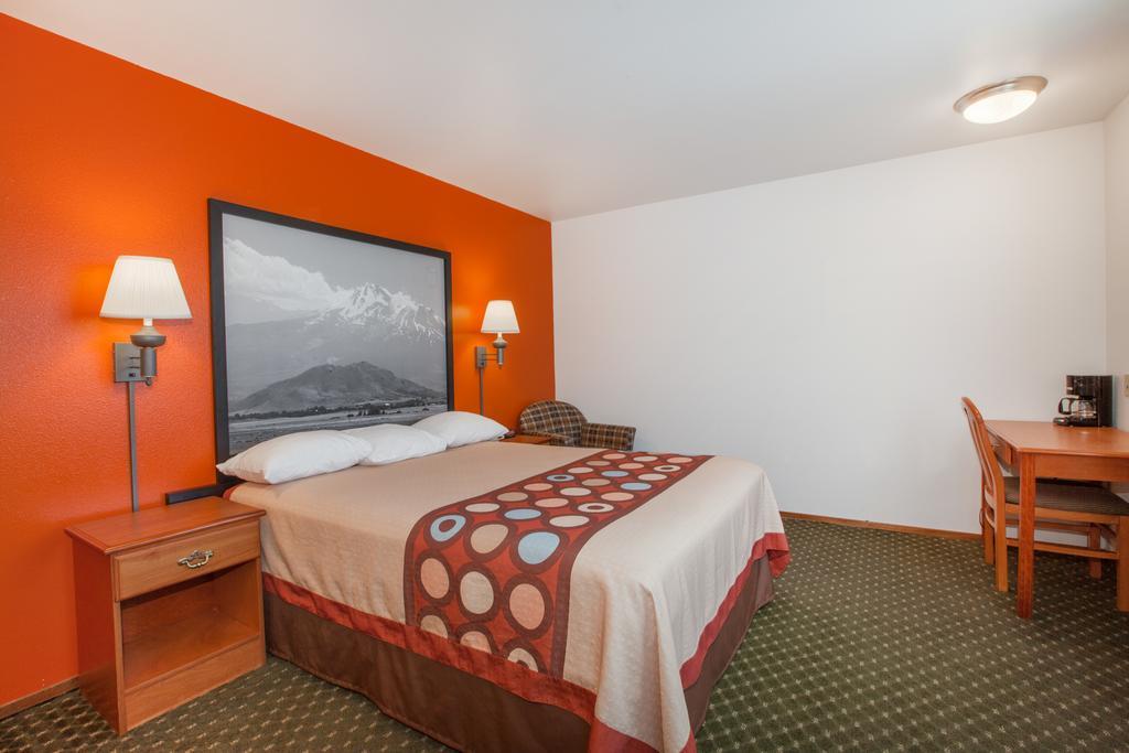 Super 8 By Wyndham Cloverdale Wine Country מראה חיצוני תמונה