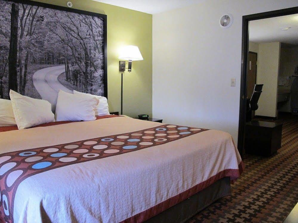 Super 8 By Wyndham Cloverdale Wine Country מראה חיצוני תמונה