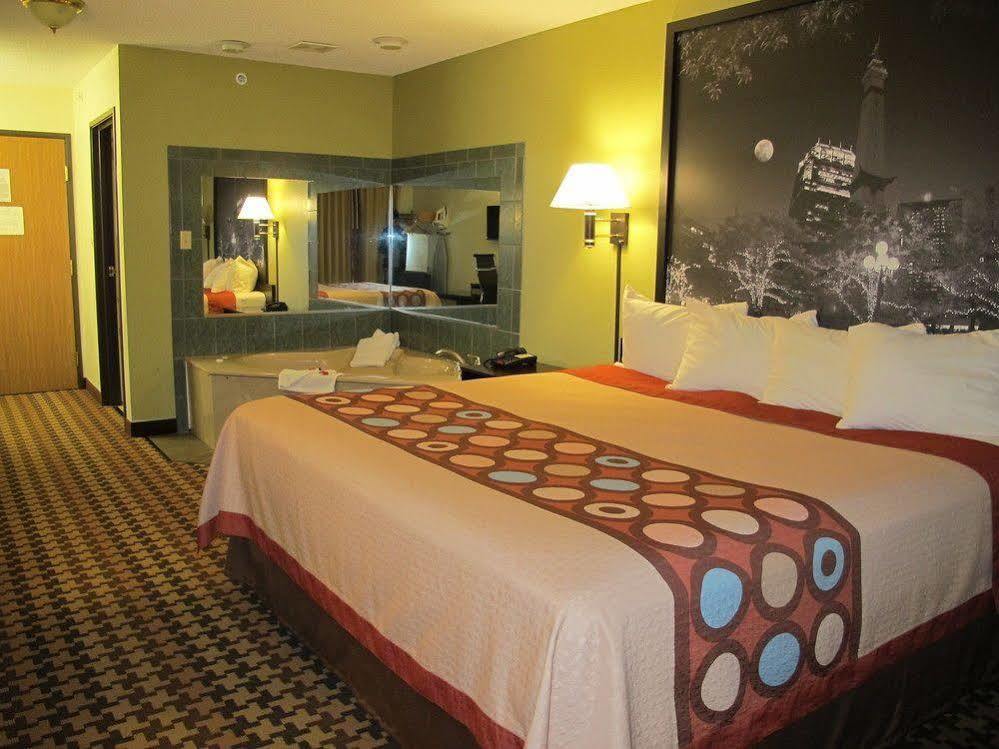 Super 8 By Wyndham Cloverdale Wine Country מראה חיצוני תמונה