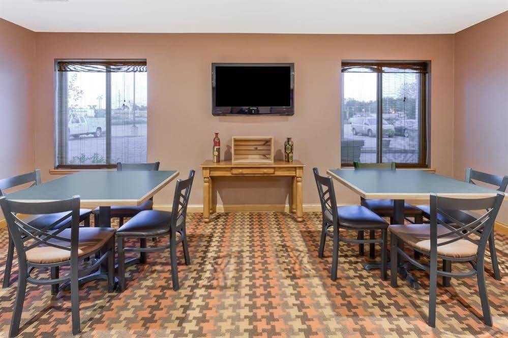 Super 8 By Wyndham Cloverdale Wine Country מראה חיצוני תמונה