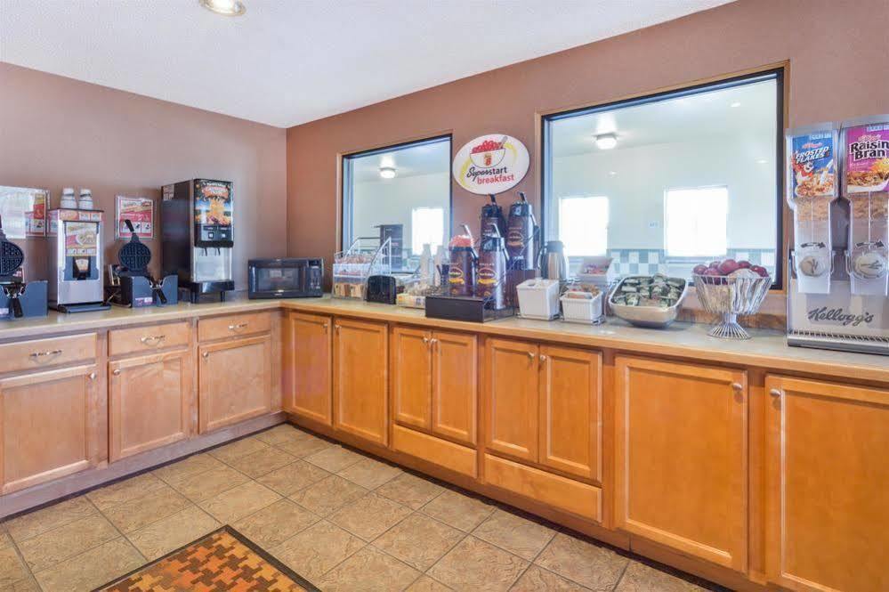 Super 8 By Wyndham Cloverdale Wine Country מראה חיצוני תמונה